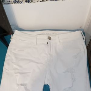 white distressed American eagle jeans